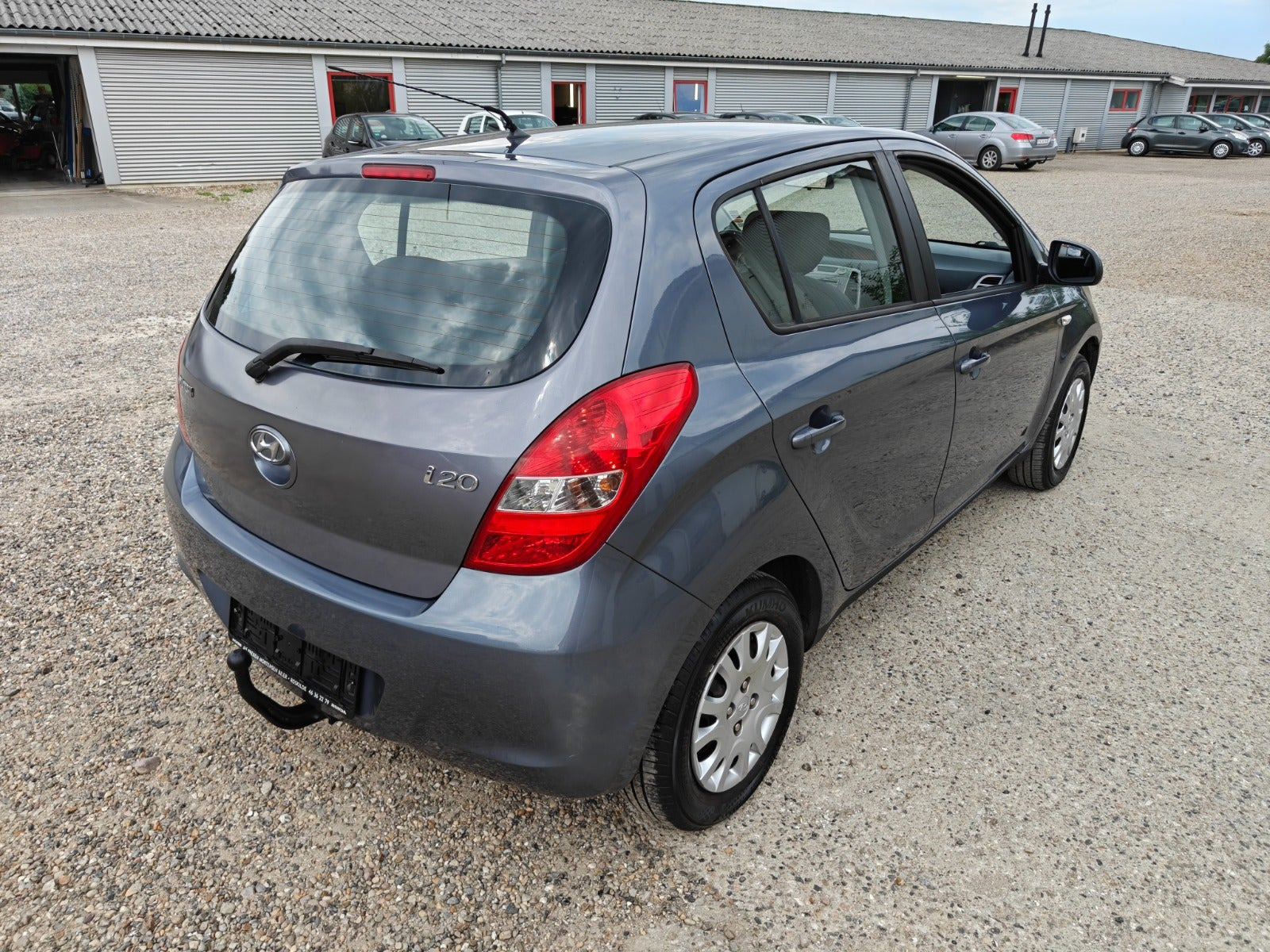 Gul Hyundai i20 fra 2012