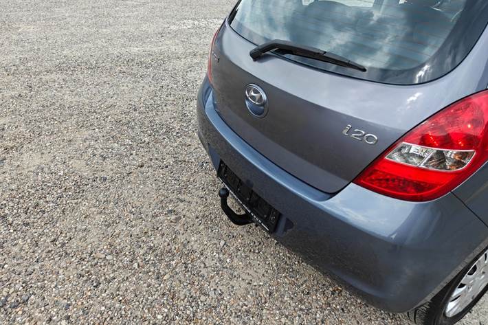 Gul Hyundai i20 fra 2012