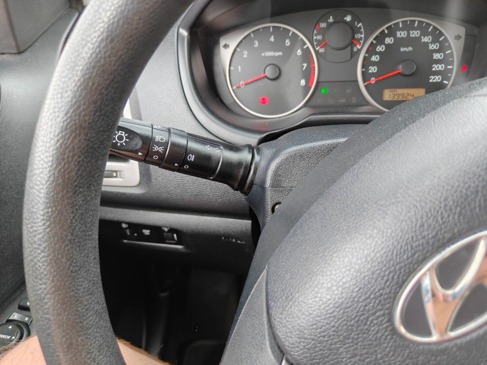 Gul Hyundai i20 fra 2012