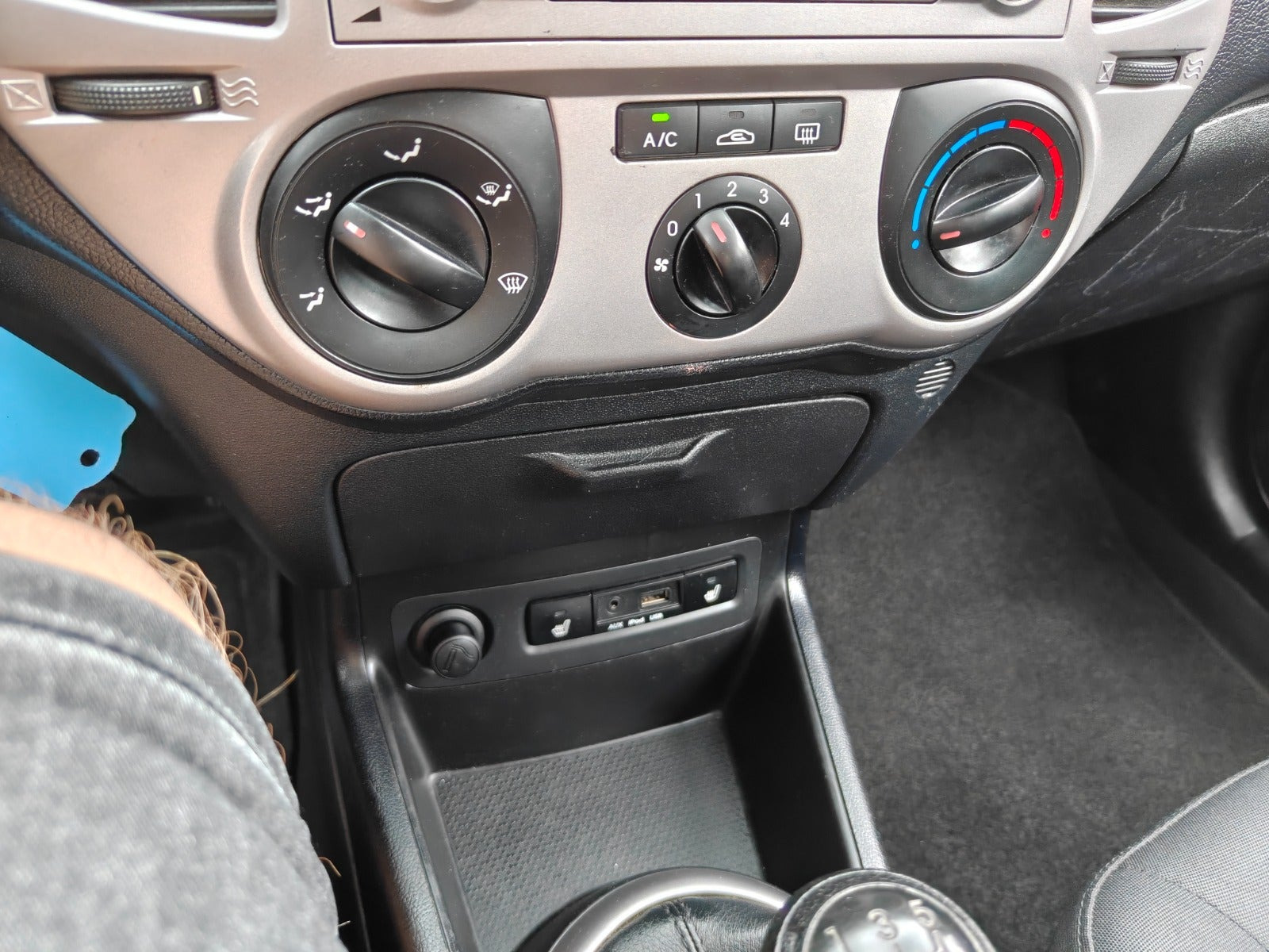 Gul Hyundai i20 fra 2012