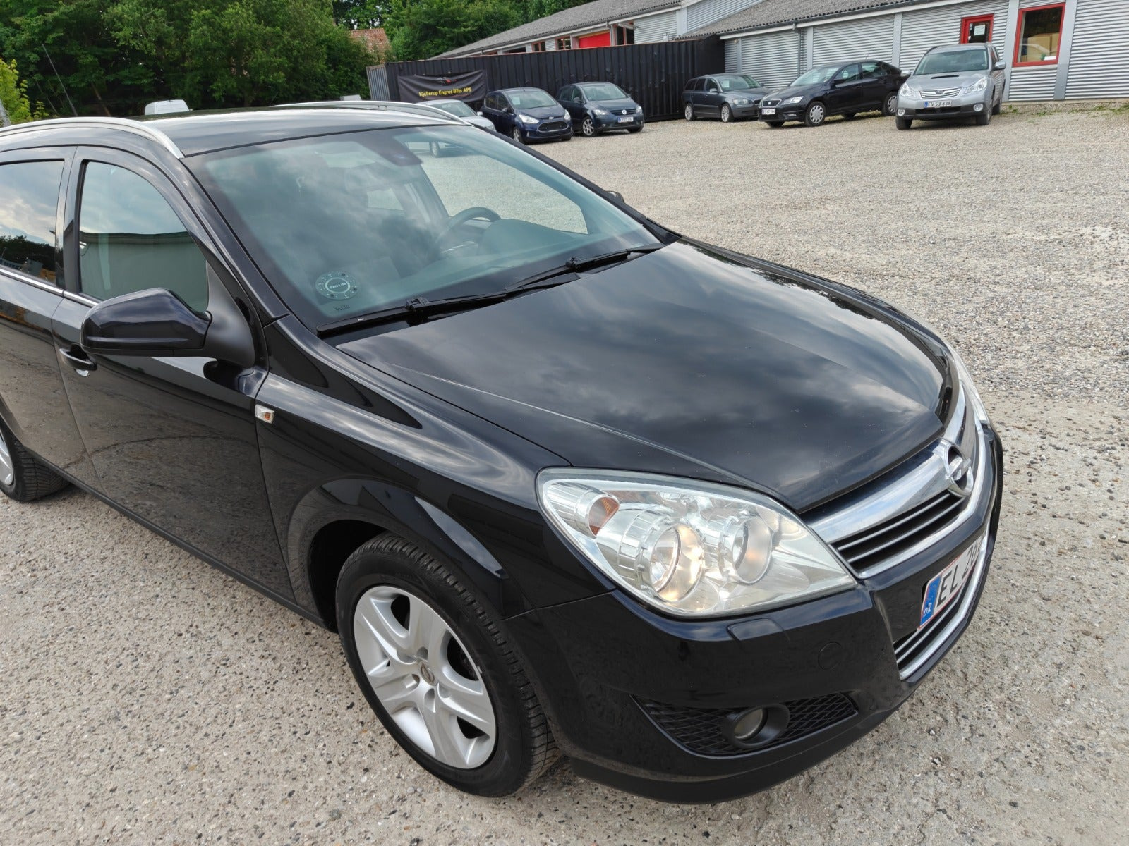 Gul Opel Astra fra 2010