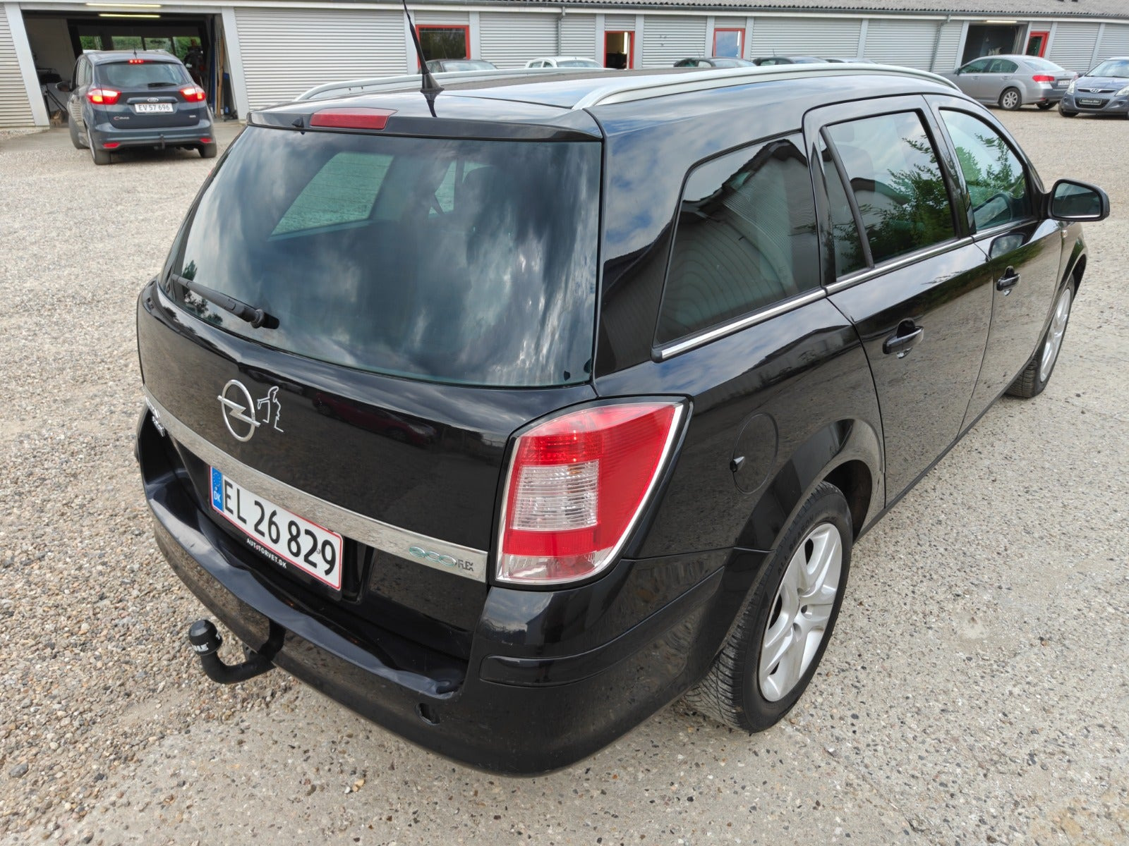 Gul Opel Astra fra 2010
