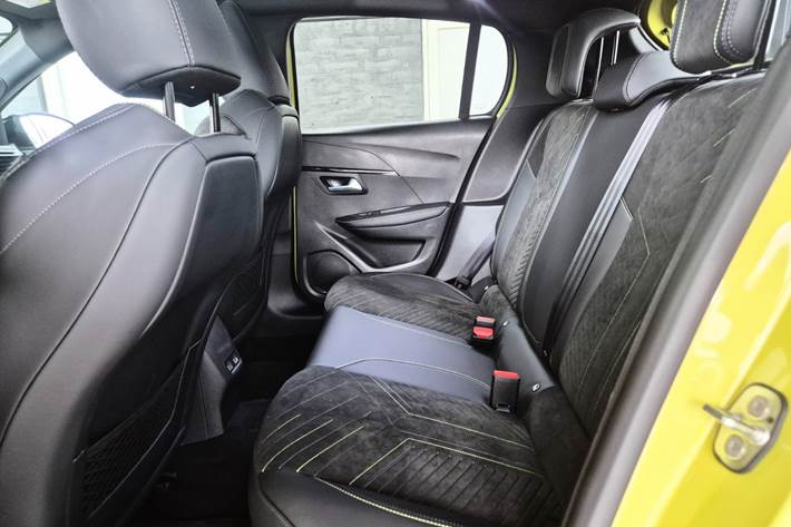 Grøn Peugeot e-208 fra 2026