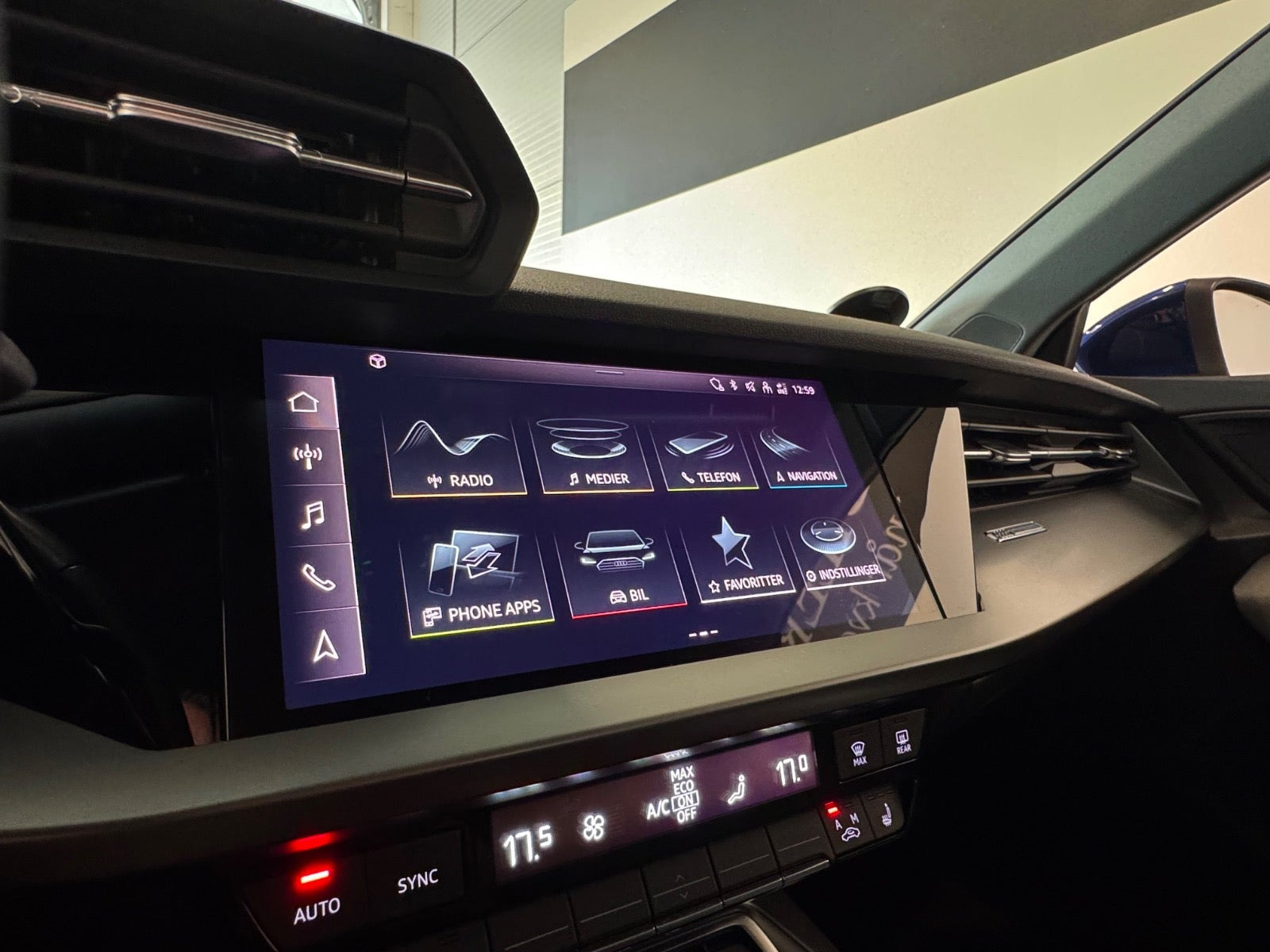 Blå Audi A3 fra 2021