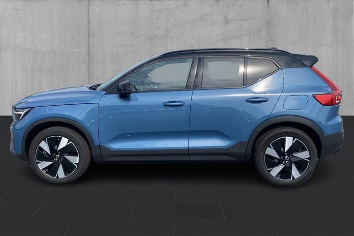Blå Volvo XC40 fra 2023
