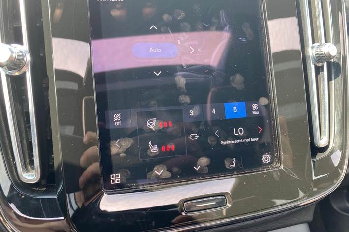 Blå Volvo XC40 fra 2023