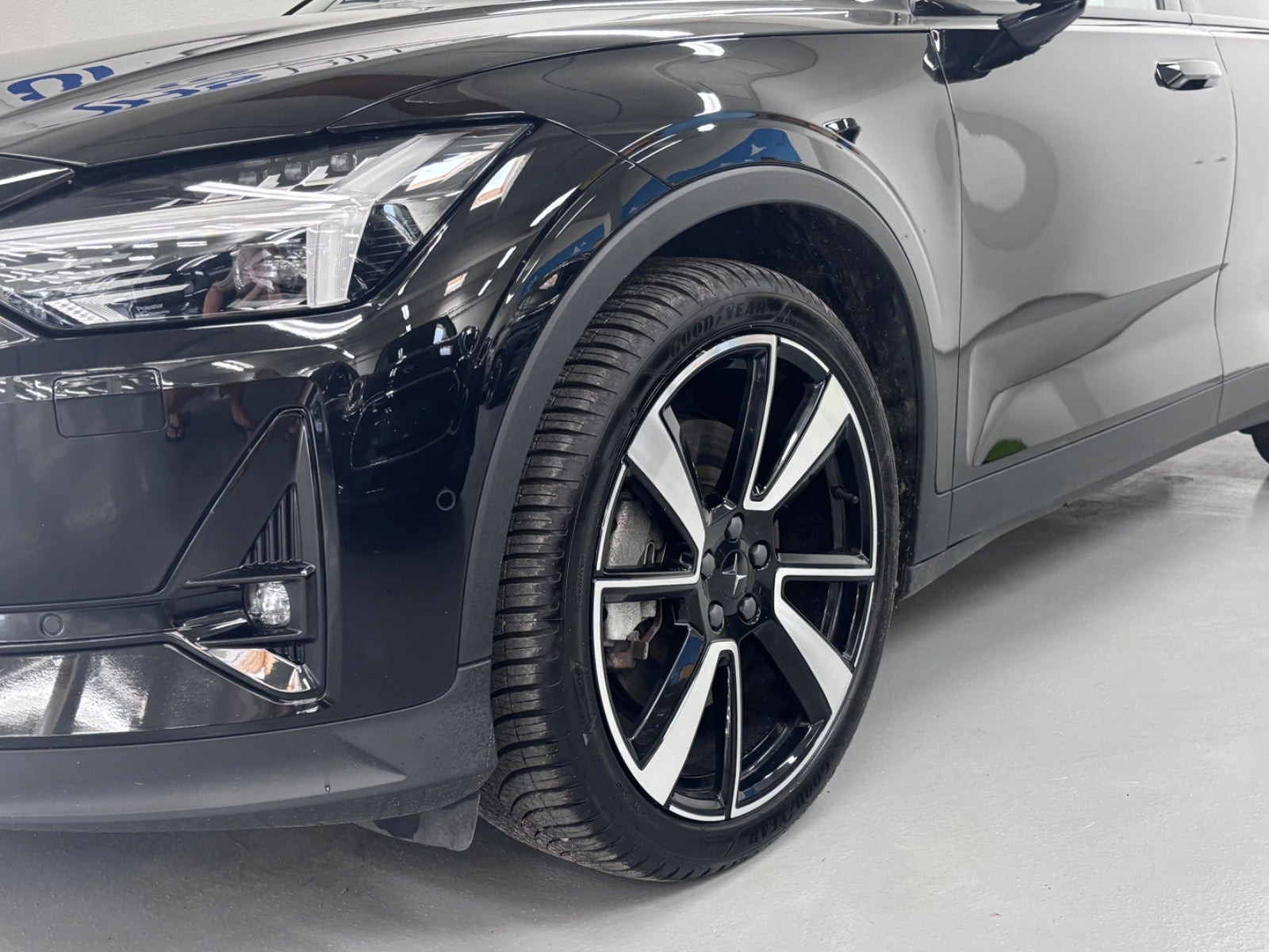 Sort Polestar 2 fra 2023