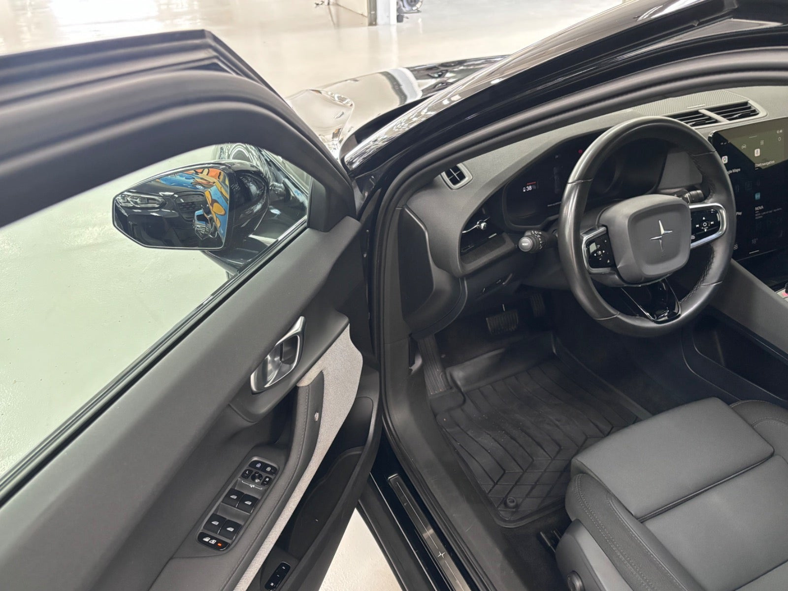 Sort Polestar 2 fra 2023