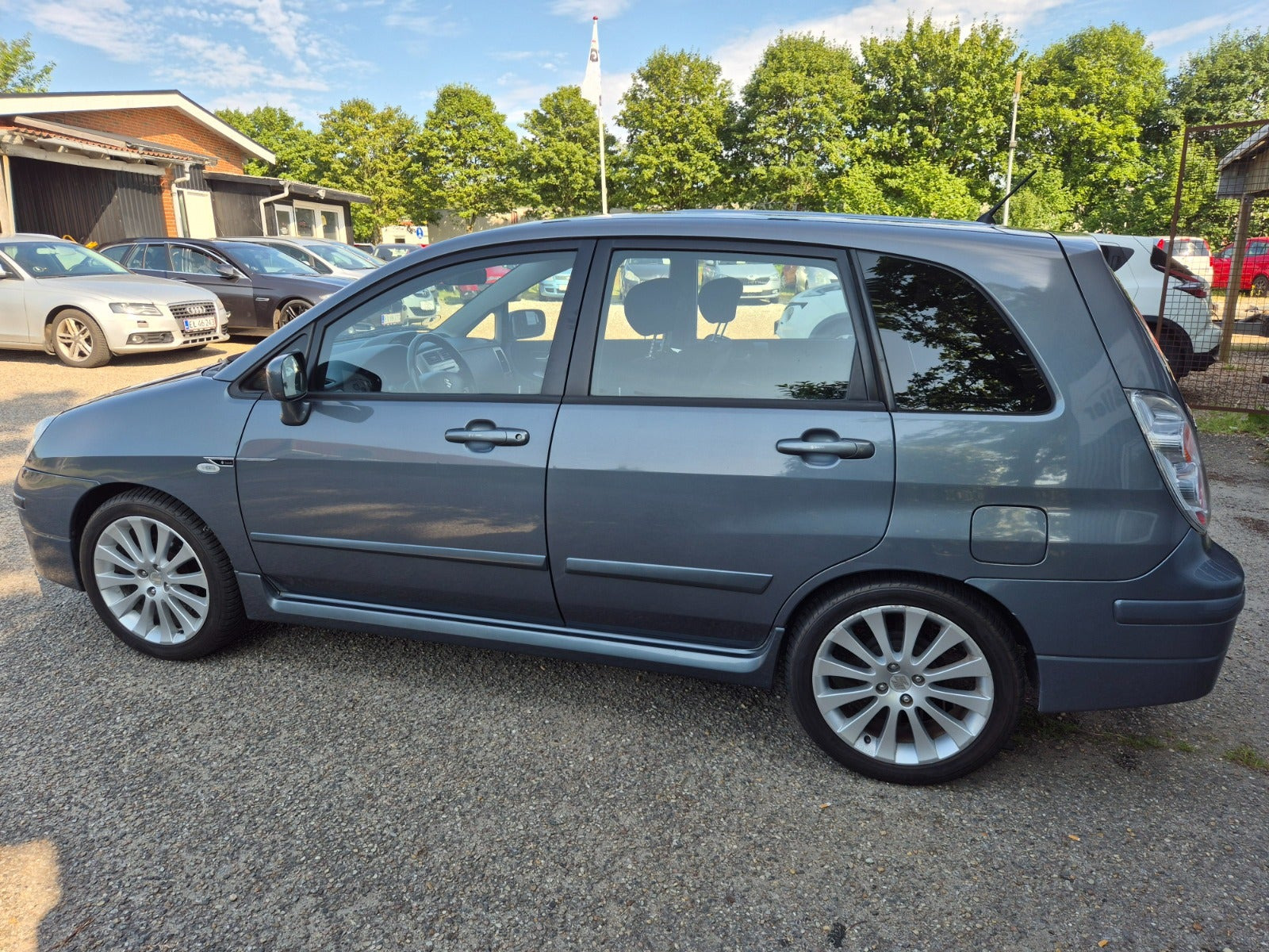 Grøn Suzuki Liana fra 2006