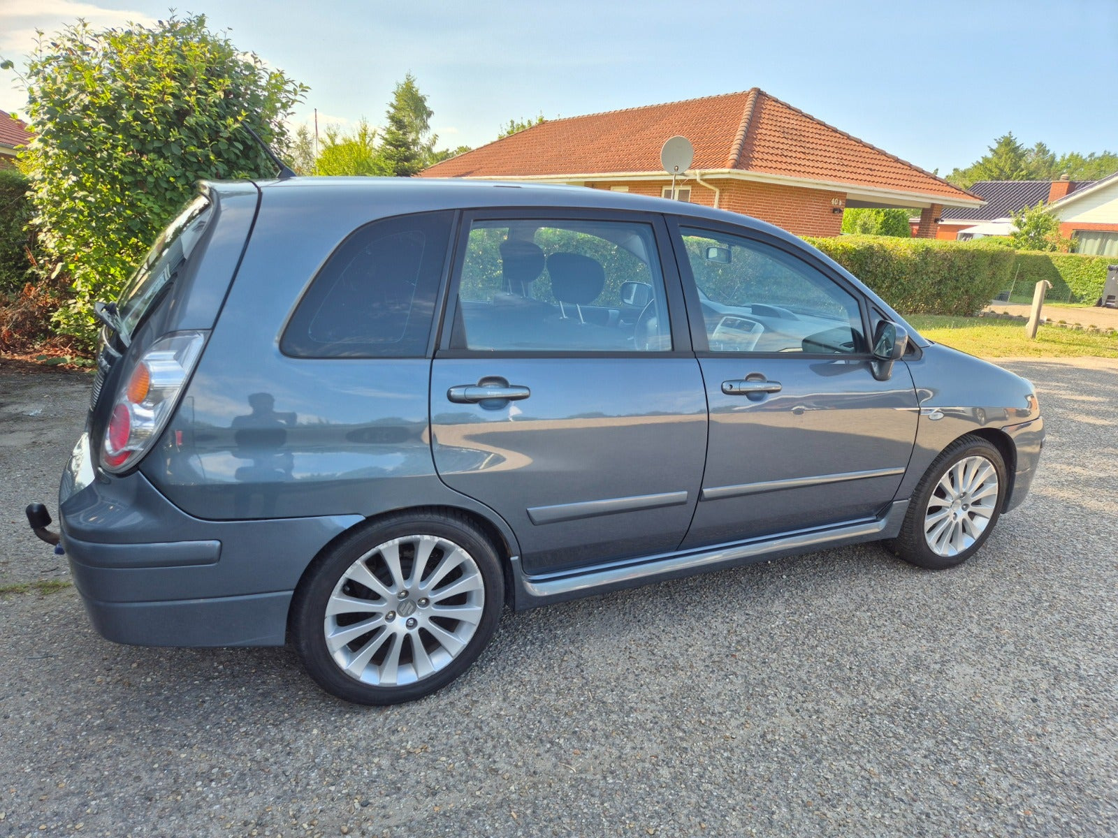 Grøn Suzuki Liana fra 2006