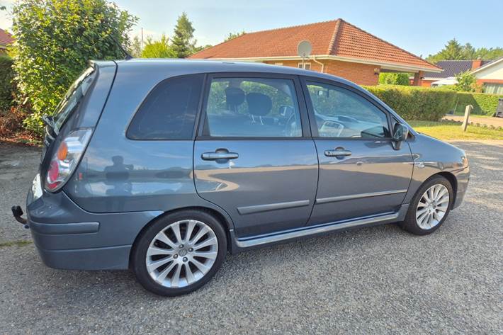 Grøn Suzuki Liana fra 2006