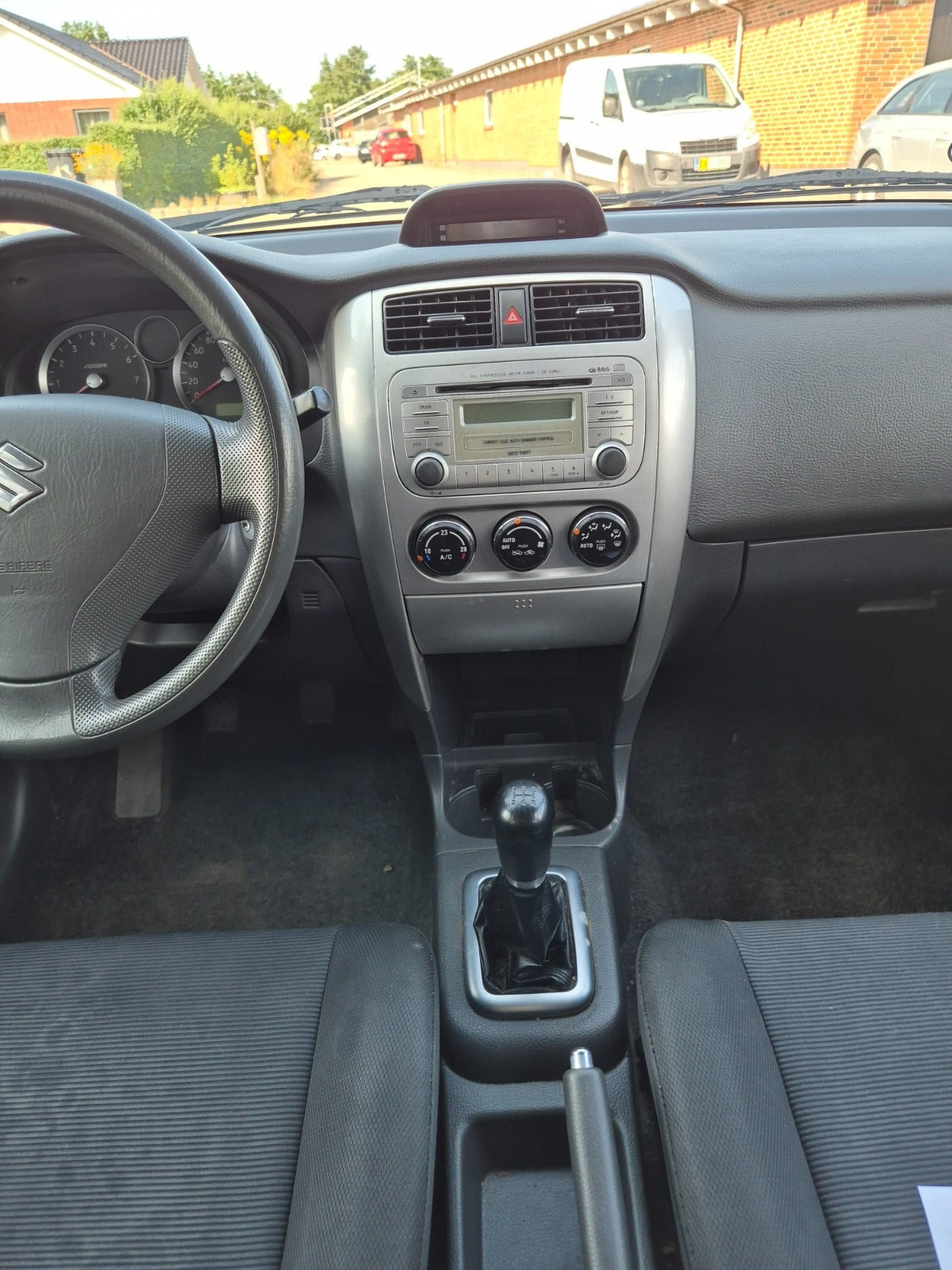 Grøn Suzuki Liana fra 2006