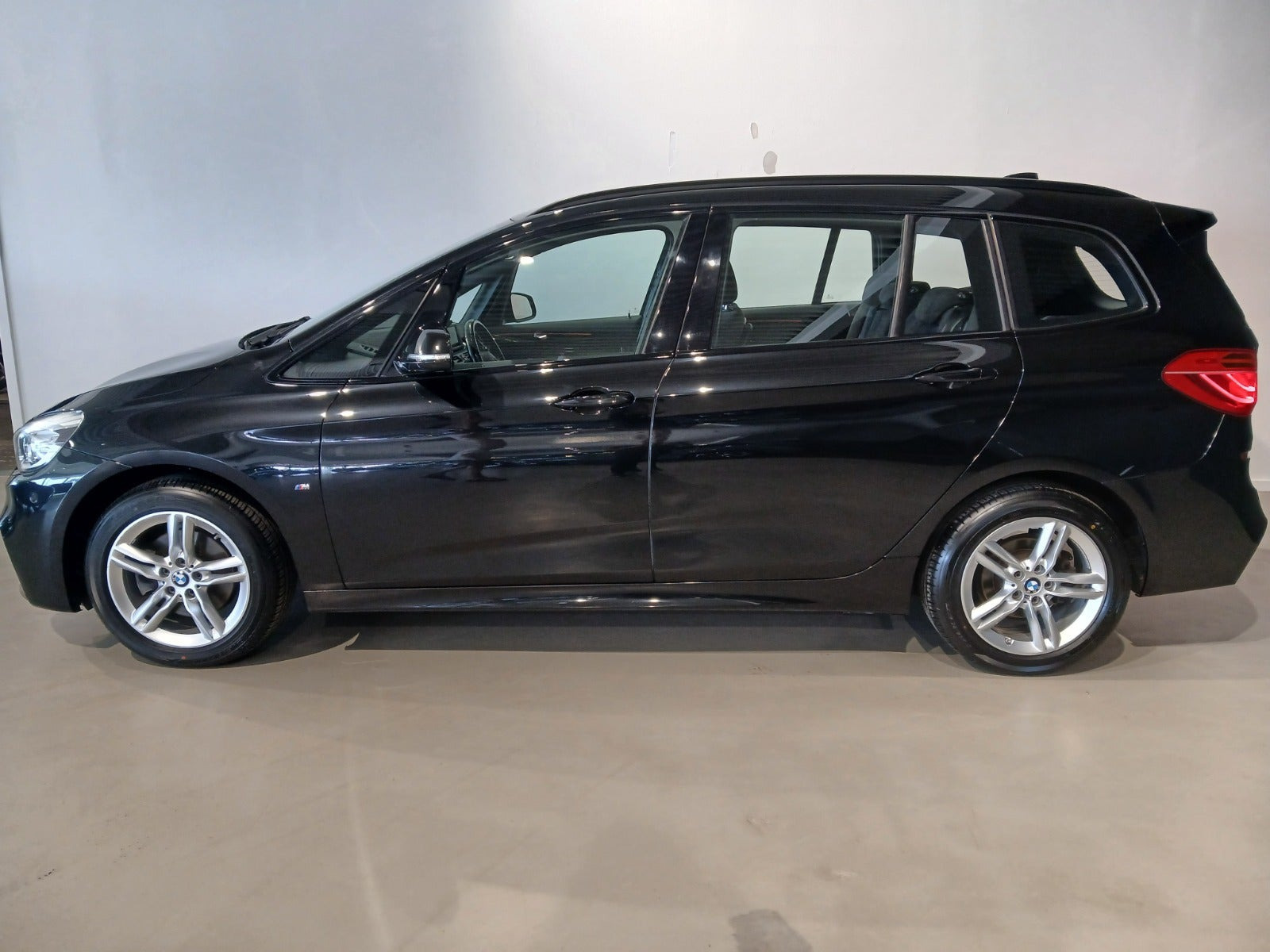 Sort BMW 218i fra 2017