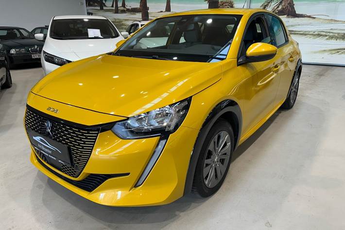 Gul Peugeot e-208 fra 2020