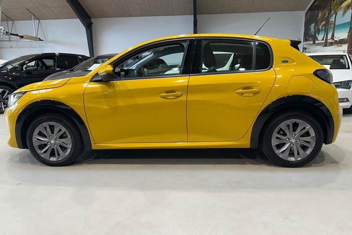 Gul Peugeot e-208 fra 2020