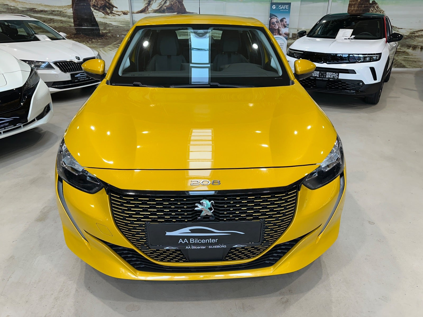 Gul Peugeot e-208 fra 2020