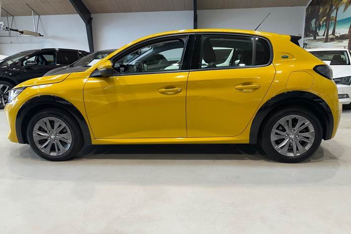 Gul Peugeot e-208 fra 2020