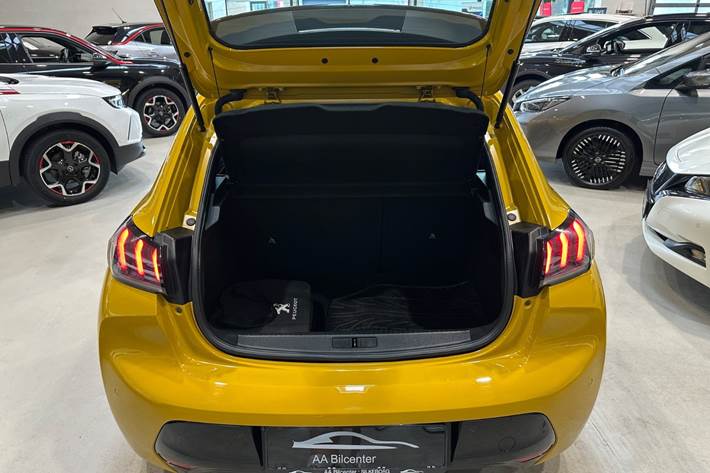 Gul Peugeot e-208 fra 2020