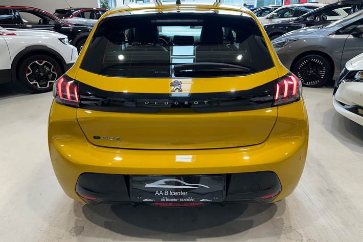 Gul Peugeot e-208 fra 2020