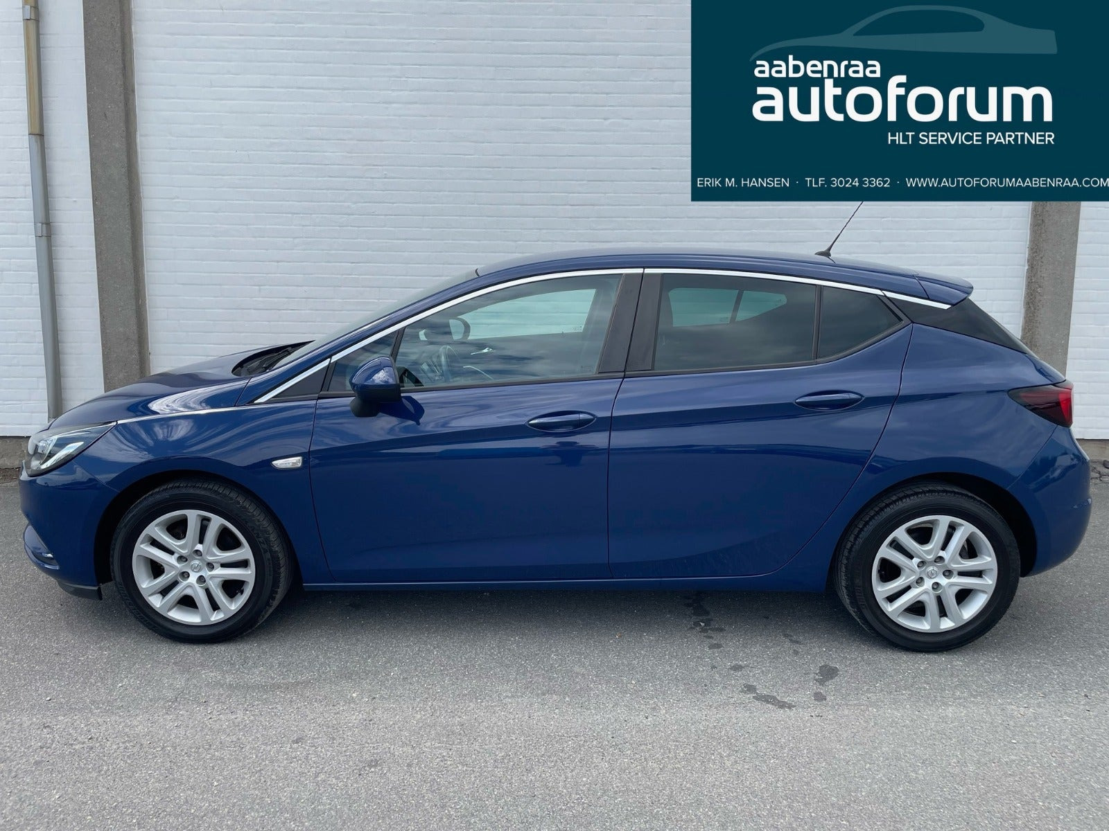 Blå Opel Astra fra 2019
