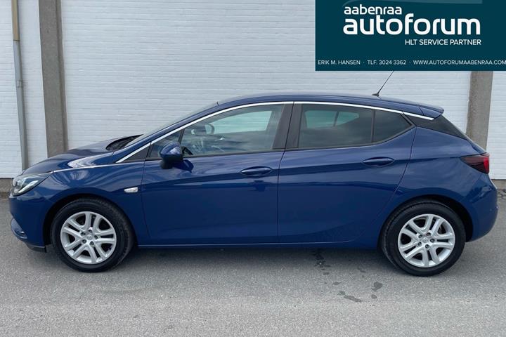 Blå Opel Astra fra 2019
