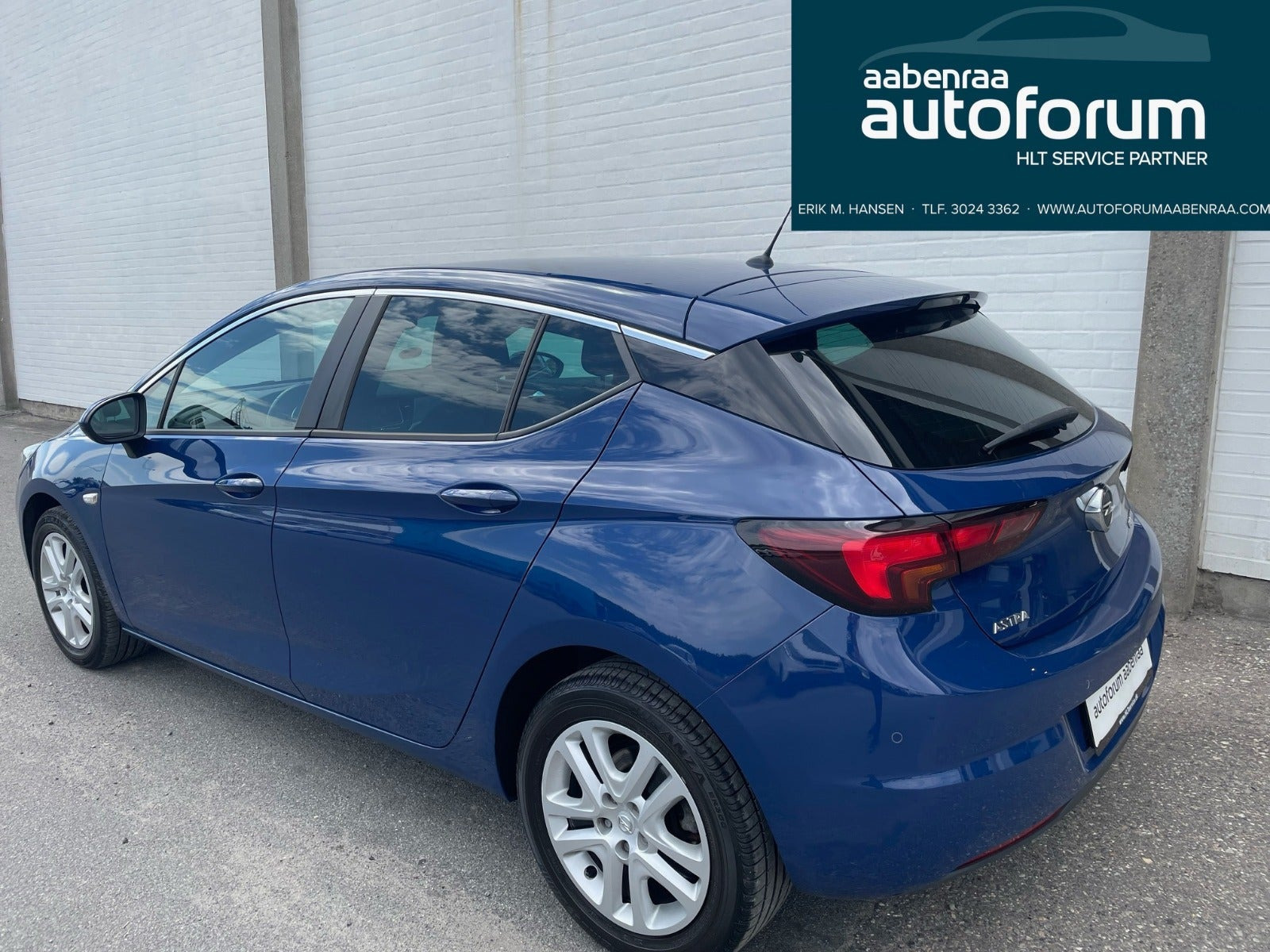 Blå Opel Astra fra 2019