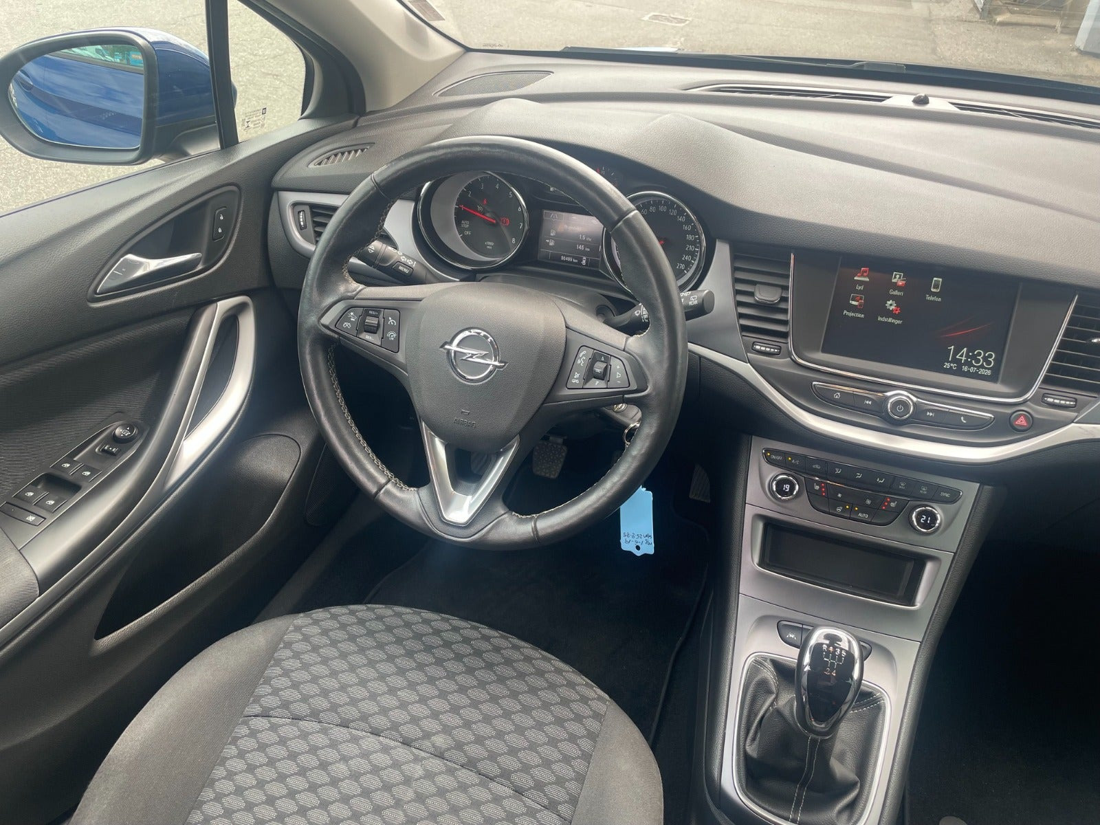 Blå Opel Astra fra 2019