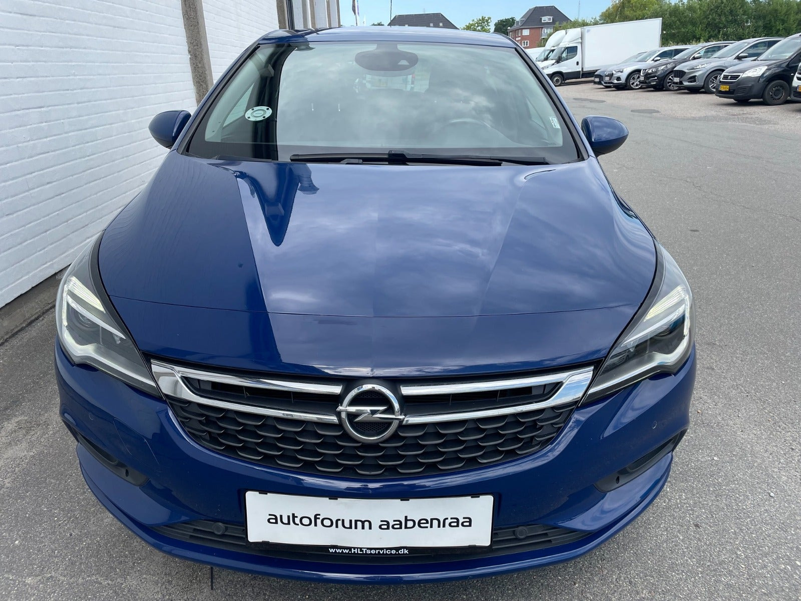 Blå Opel Astra fra 2019