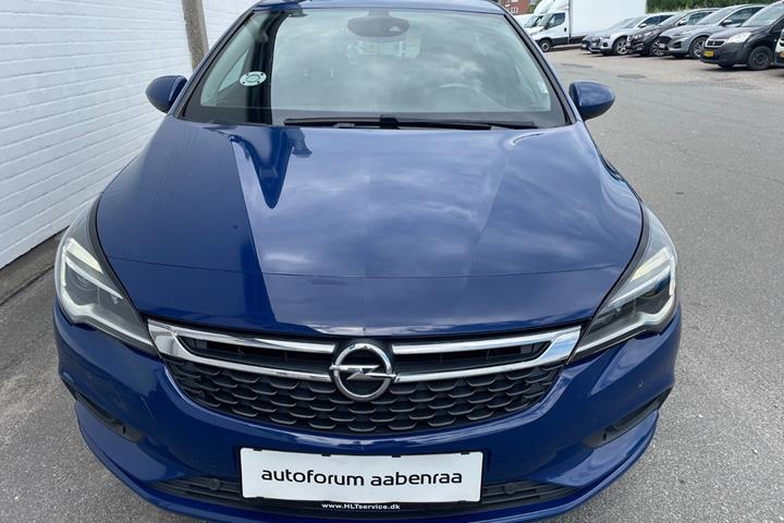 Blå Opel Astra fra 2019