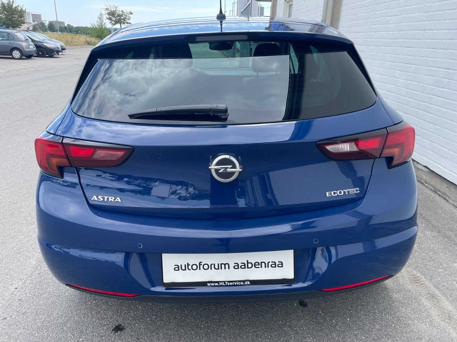 Blå Opel Astra fra 2019