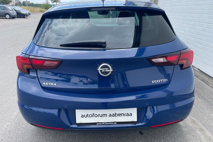 Blå Opel Astra fra 2019