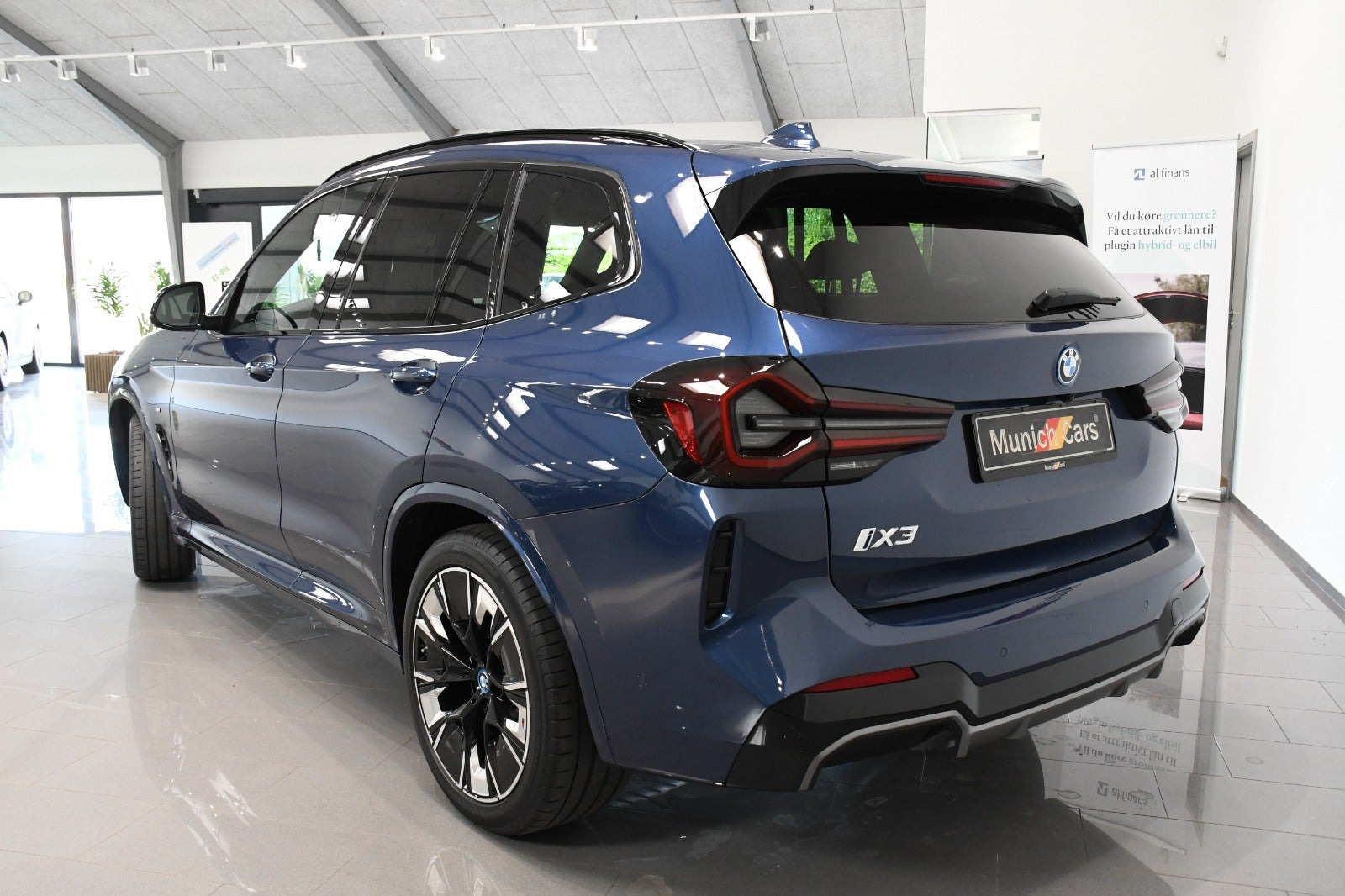 Blå BMW iX3 fra 2024