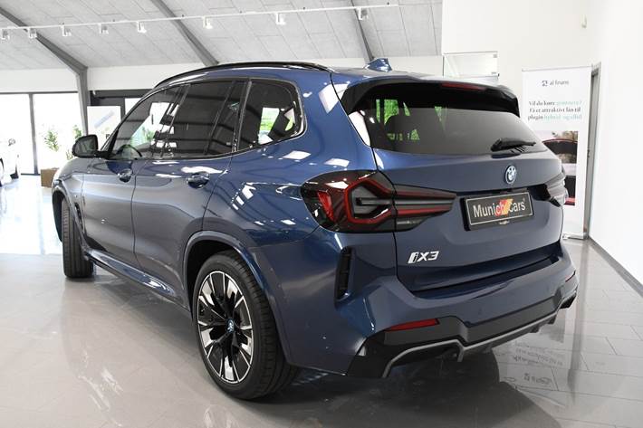 Blå BMW iX3 fra 2024