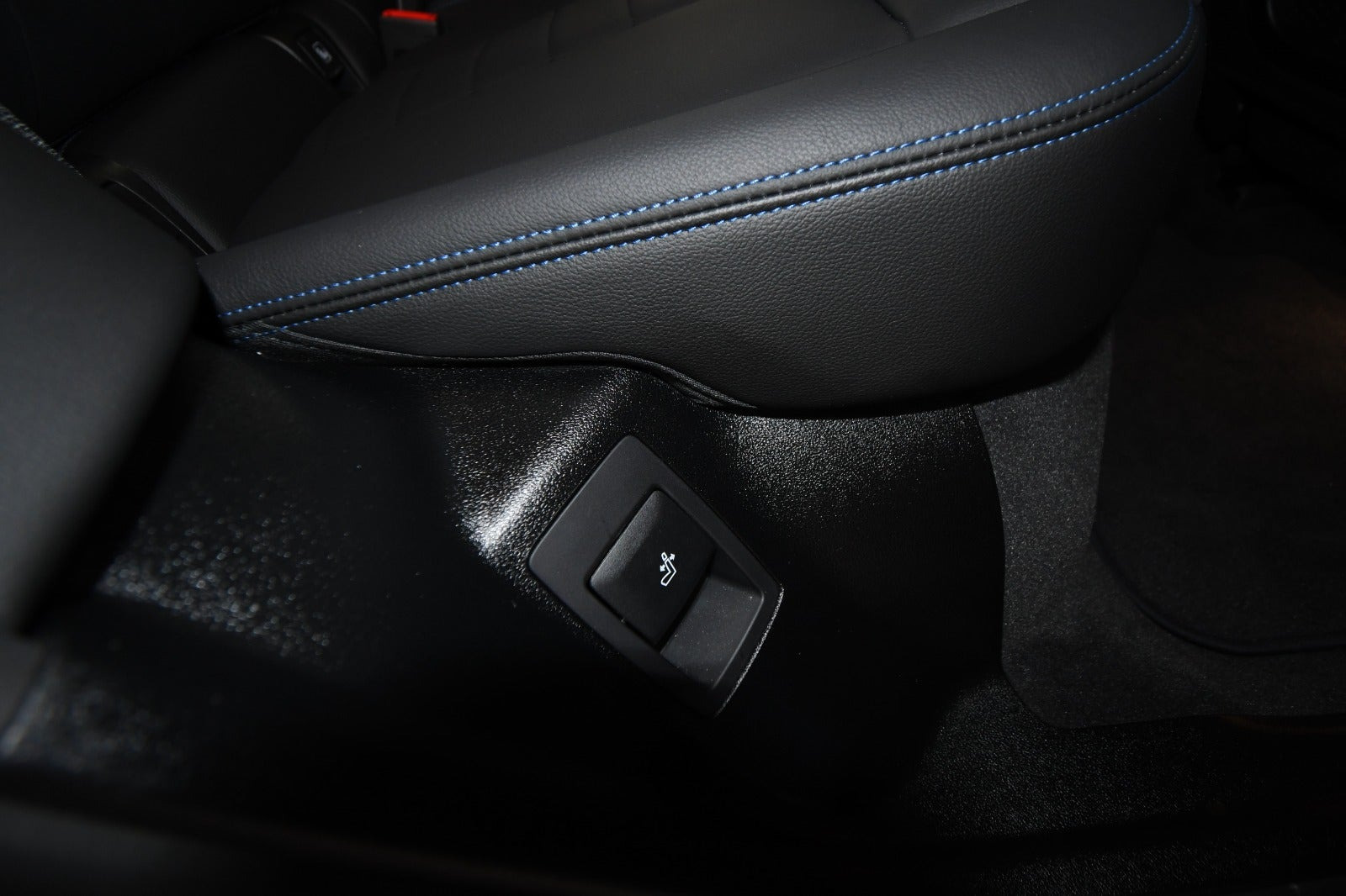 Blå BMW iX3 fra 2024