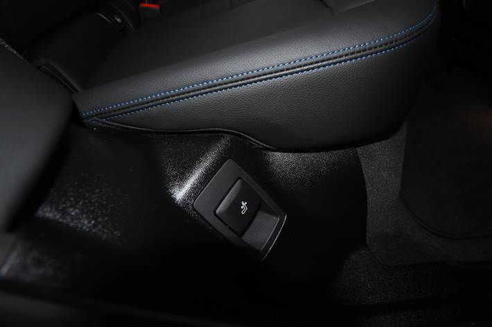 Blå BMW iX3 fra 2024