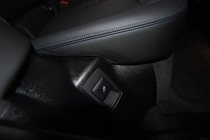 Blå BMW iX3 fra 2024