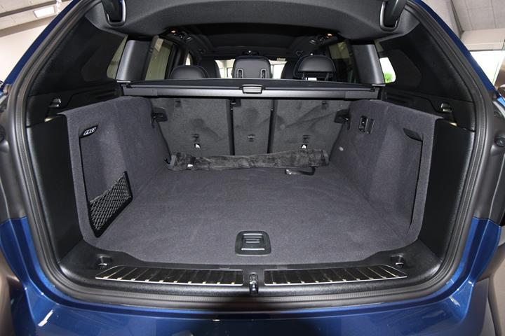 Blå BMW iX3 fra 2024