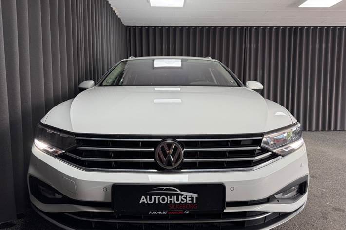 Hvid VW Passat fra 2020
