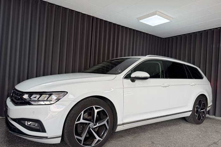 Hvid VW Passat fra 2020