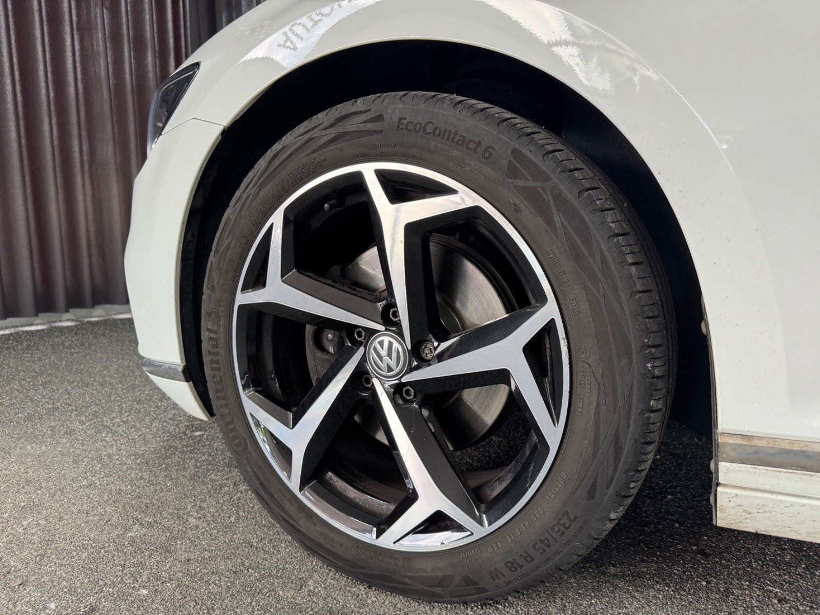 Hvid VW Passat fra 2020