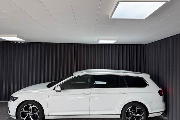 Hvid VW Passat fra 2020