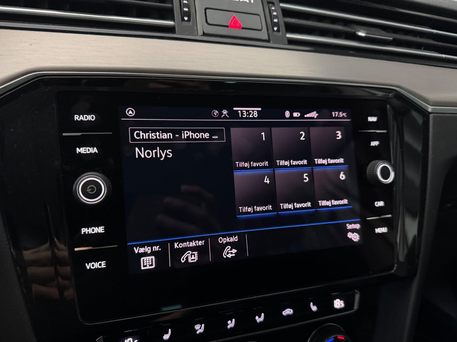 Hvid VW Passat fra 2020