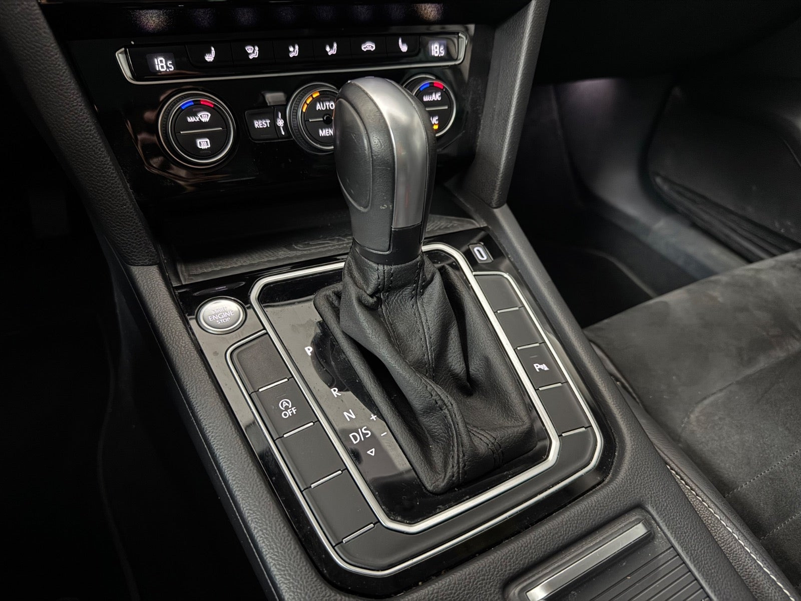 Hvid VW Passat fra 2020