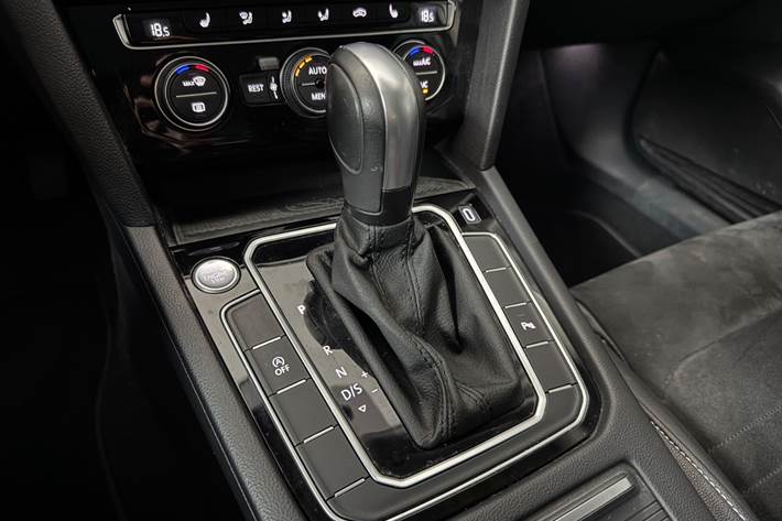 Hvid VW Passat fra 2020