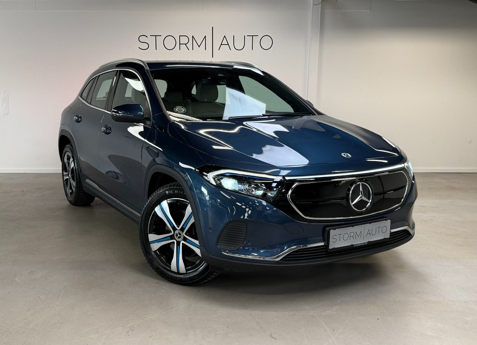 Blå Mercedes EQA250 fra 2022
