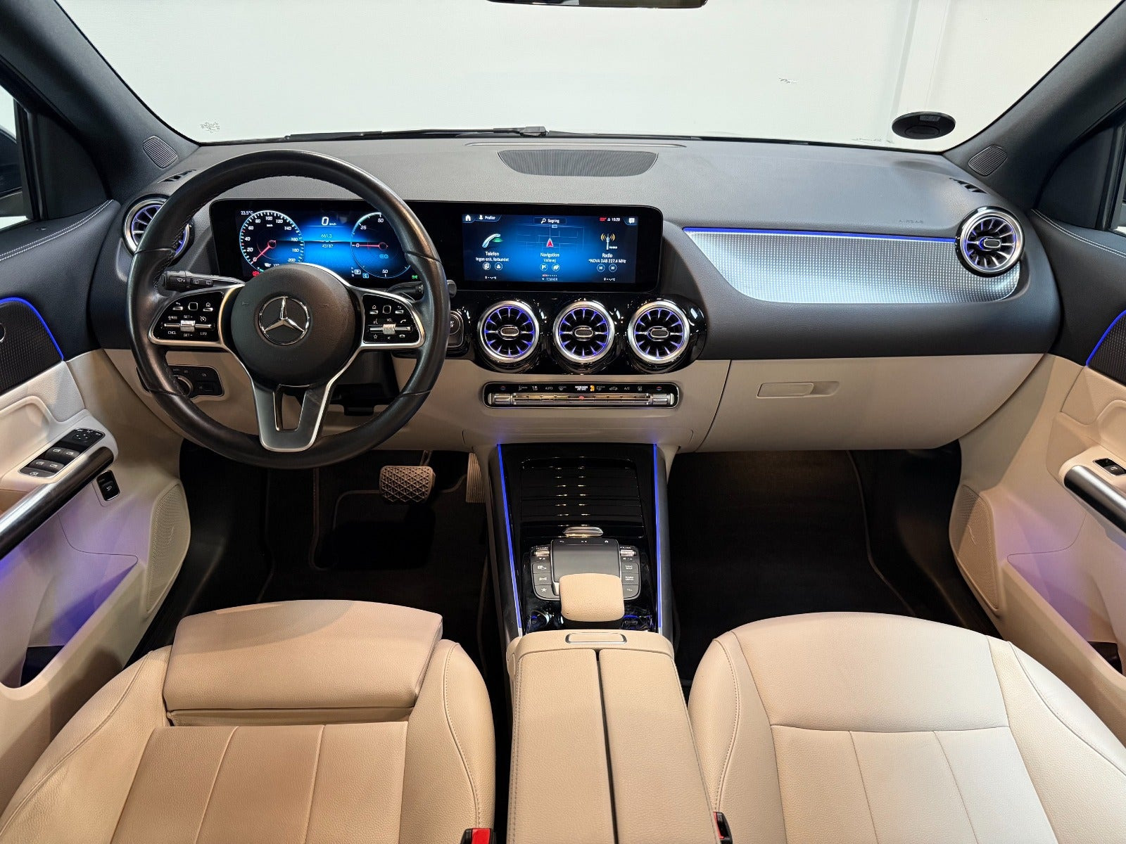 Blå Mercedes EQA250 fra 2022