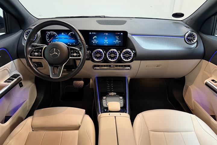 Blå Mercedes EQA250 fra 2022