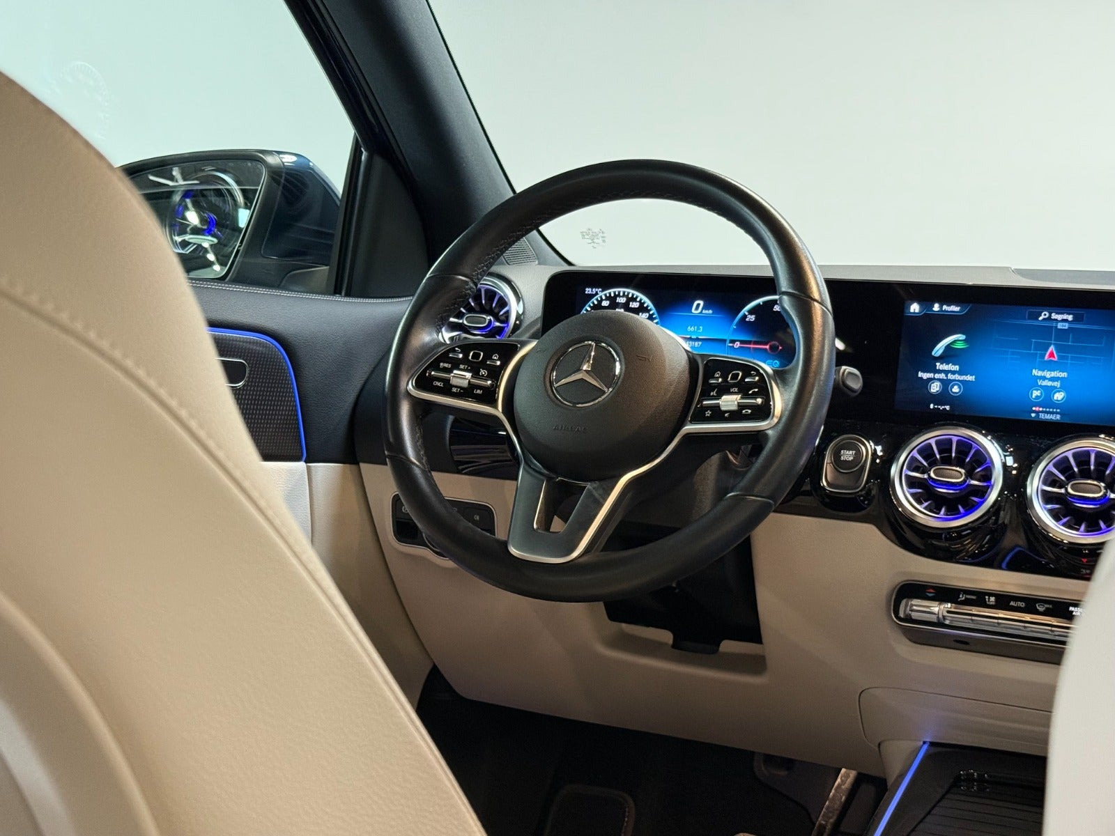 Blå Mercedes EQA250 fra 2022