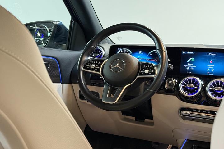 Blå Mercedes EQA250 fra 2022