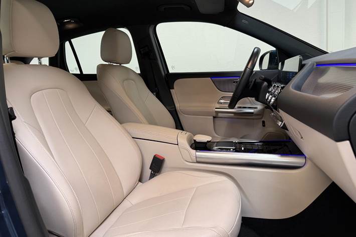 Blå Mercedes EQA250 fra 2022